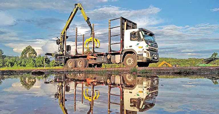 Klabin apresenta caminhão autocarregável