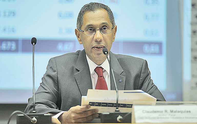 Arrecadação federal tem queda de 3,32% em março