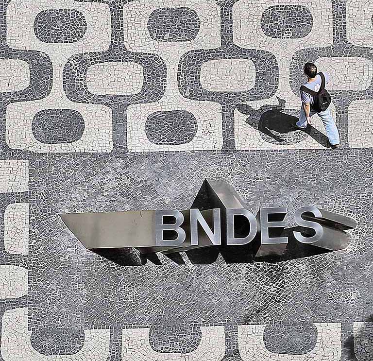 BNDES articula com bancos “socorro” a setor aéreo no País