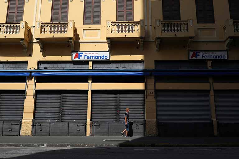 EDITORIAL | Crise marca a hora de mudar