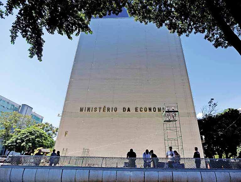 Governo defende crédito para garantir retomada