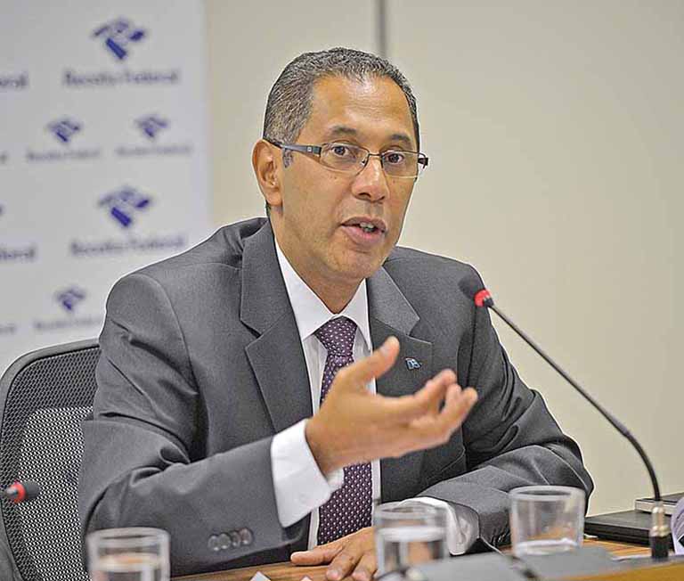 Arrecadação federal tem uma queda real de 28,95%