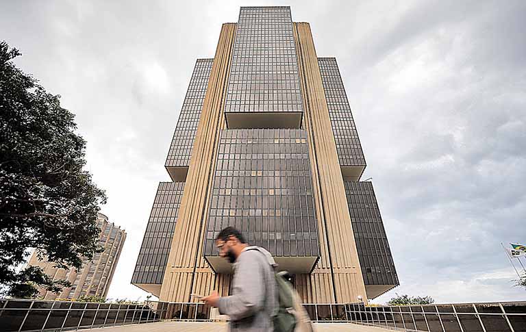 Política monetária e retomada do crescimento