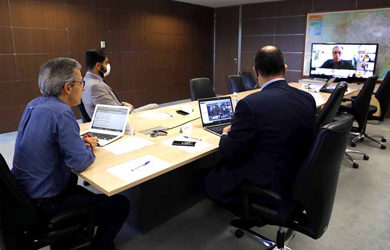 Zema inicia reuniões virtuais com prefeitos