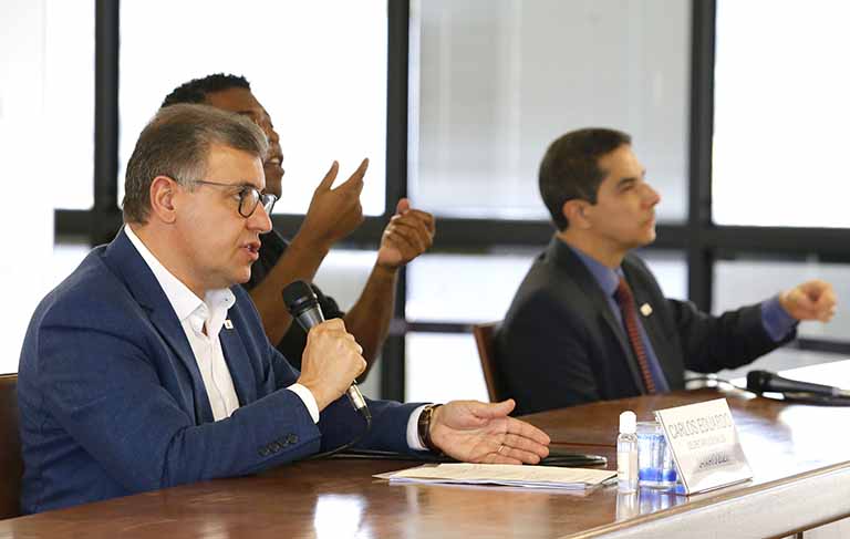 Amaral pede paciência em relação à flexibilização