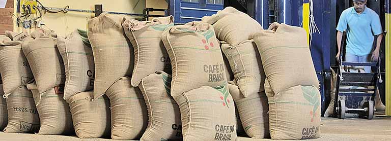 Apesar da retração no volume embarcado, o faturamento das exportações de café de Minas avançou 0,5% | Crédito: REUTERS/Paulo Whitaker