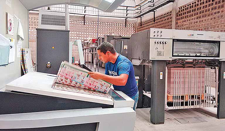 Setor editorial encontra novas formas de comercializar