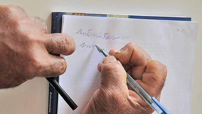 Brasil ainda tem 11 milhões de analfabetos, diz o IBGE