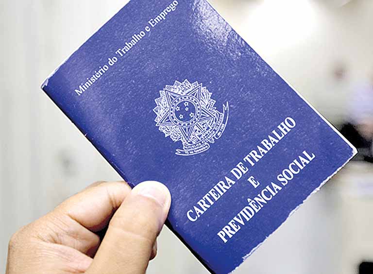 Número de trabalhadores afastados cai para 11,8 milhões em junho, aponta o IBGE