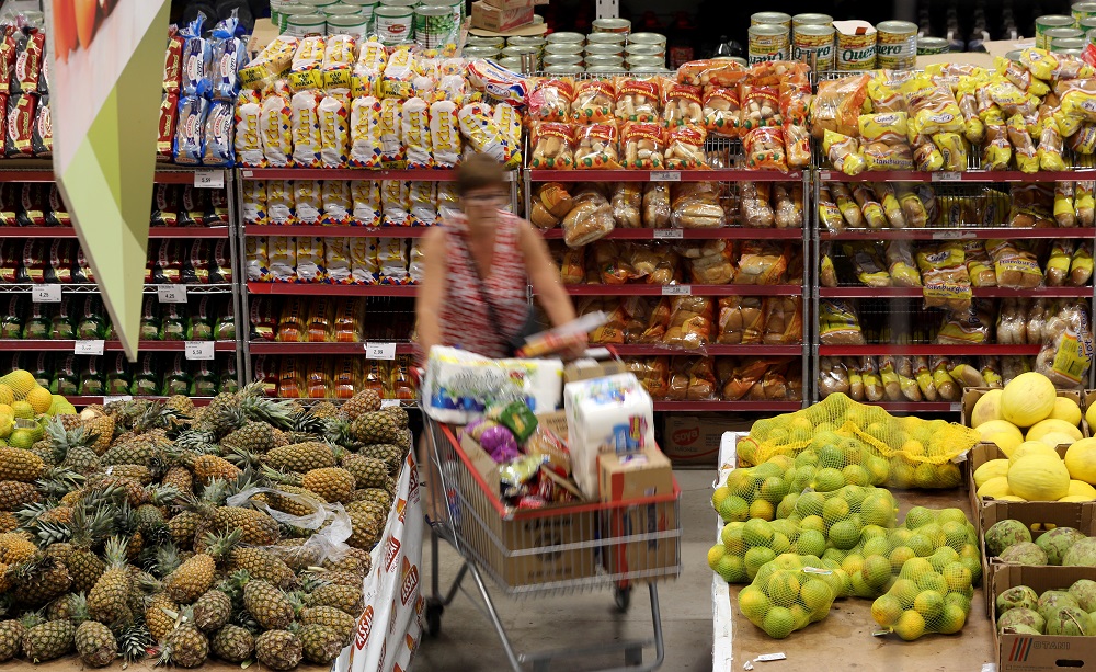 Confiança do consumidor no Brasil mostra recuperação pelo 3° mês consecutivo