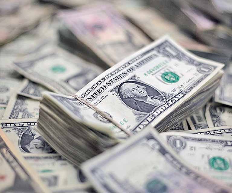 Dólar fecha perto da estabilidade com mercado de olho em Fed e BC