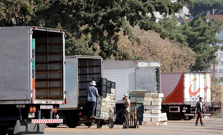 Demanda por transporte rodoviário de cargas no Brasil supera níveis de março