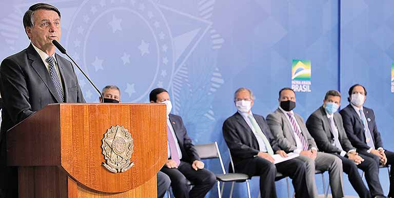 Bolsonaro anuncia que governo deve prorrogar o auxílio emergencial