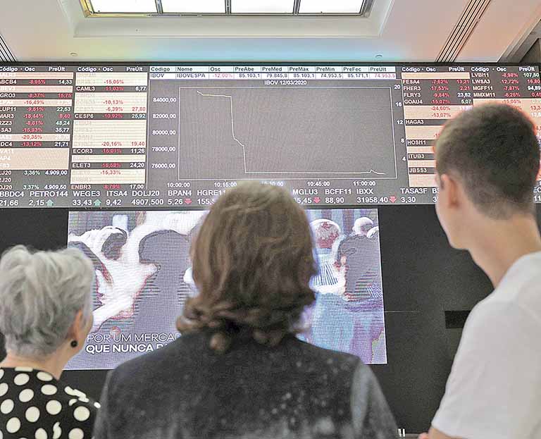 Ibovespa fecha em alta impulsionado por Vale e com Itaú sob holofote