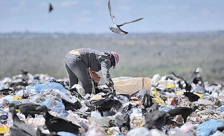 Meta é encerramento de todos os lixões até 2024 e o
acesso de 72,6% da população à coleta seletiva até 2040 | Crédito: Ascom/MMA/Divulgação