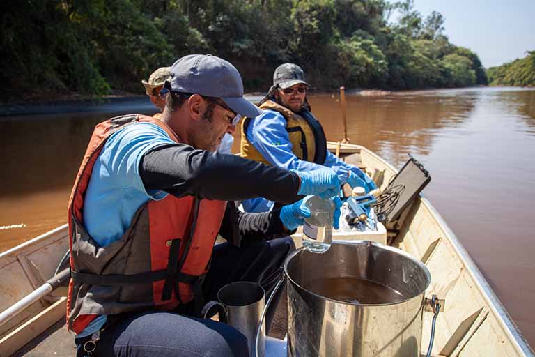 Comunidades ribeirinhas do rio Paraopeba já receberam mais de 800 milhões de litros de água potável