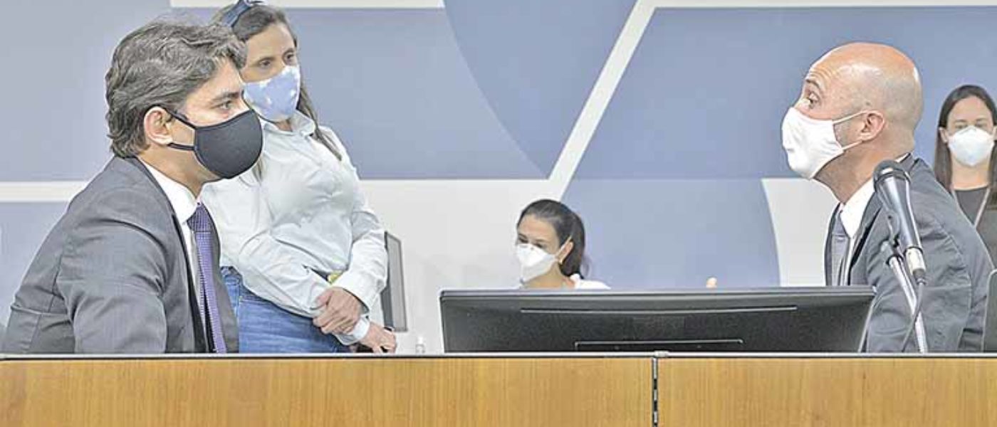 Deputados rejeitam o substitutivo do governador