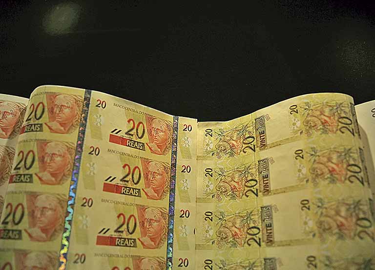 Governo projeta déficit de R$ 233,6 bi em 2021