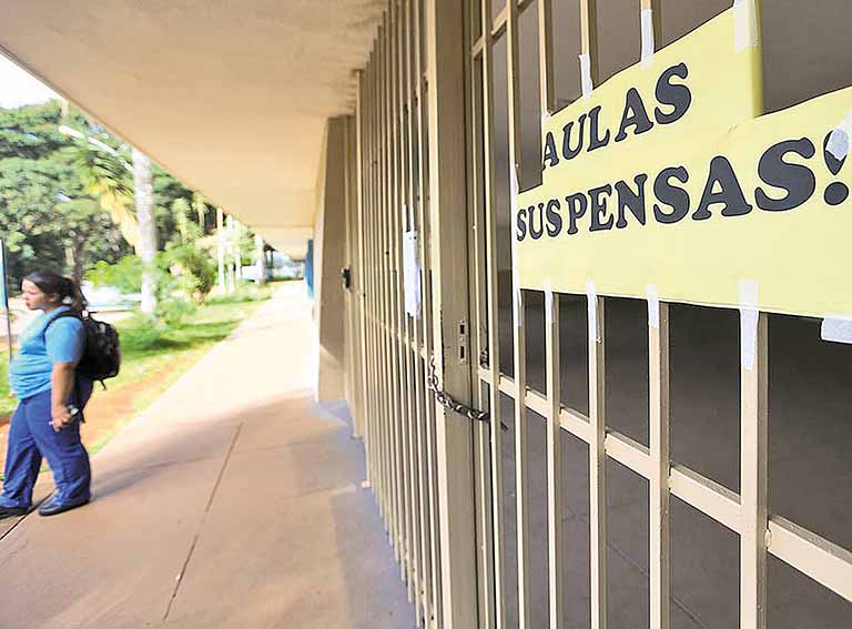 Volta de aula presencial gera polêmica no País