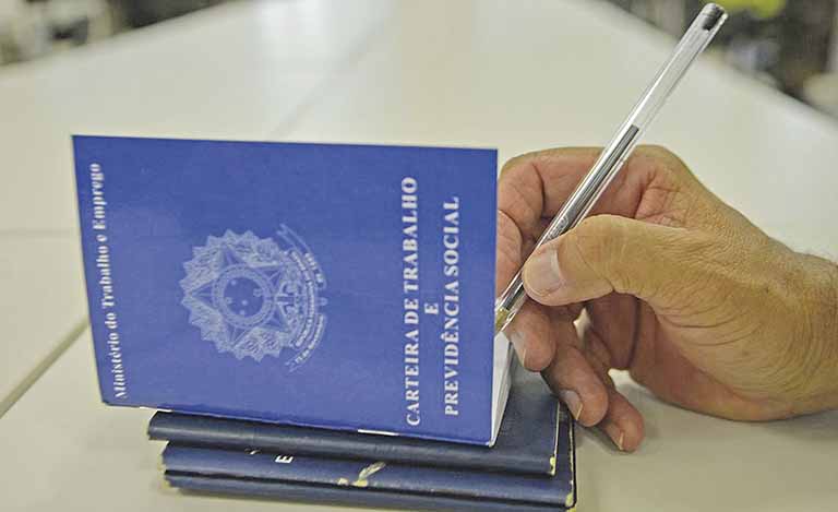 País supera expectativa do mercado e cria 260,3 mil vagas em janeiro