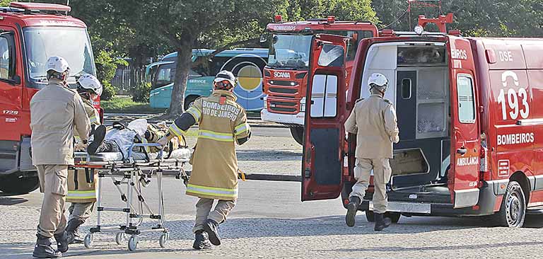 VIVER EM VOZ ALTA | Madame Lindimar Sorralheiro, um miniconto para a quarentena
