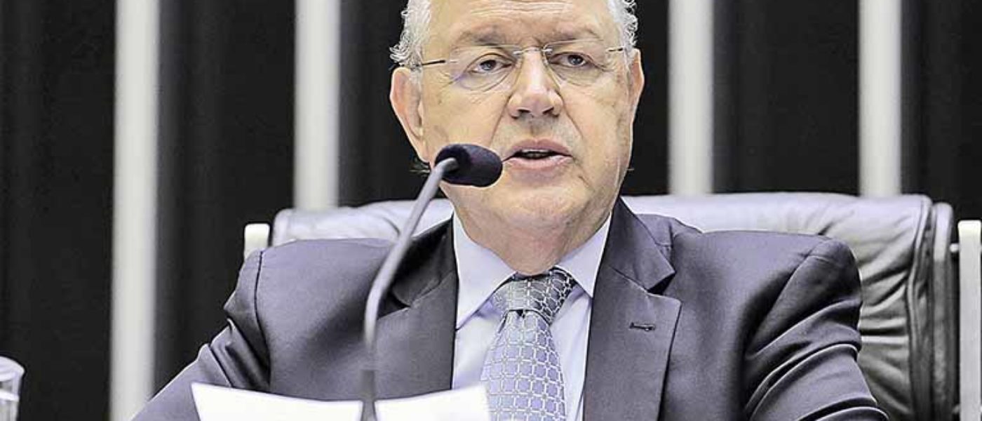 Hauly critica sistema tributário e defende reforma