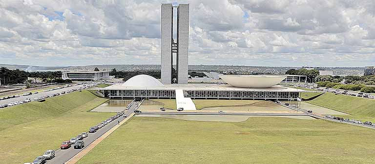 Análise de vetos deve ocorrer somente em novembro