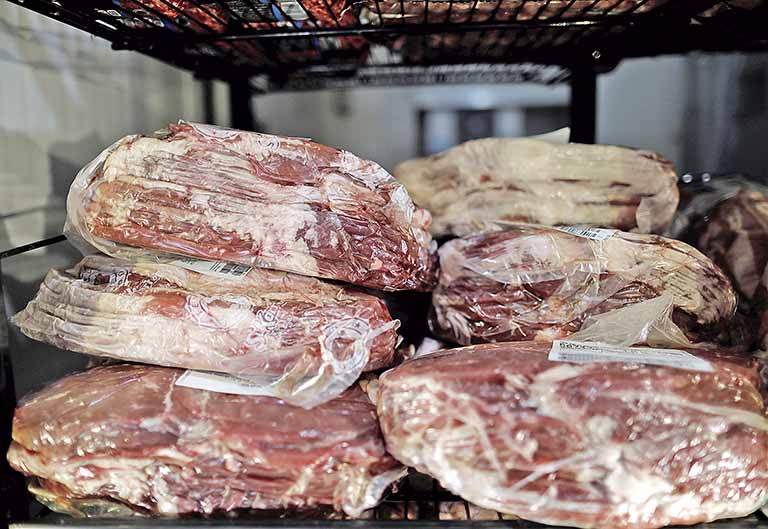 China identifica coronavírus em embalagem de carne brasileira