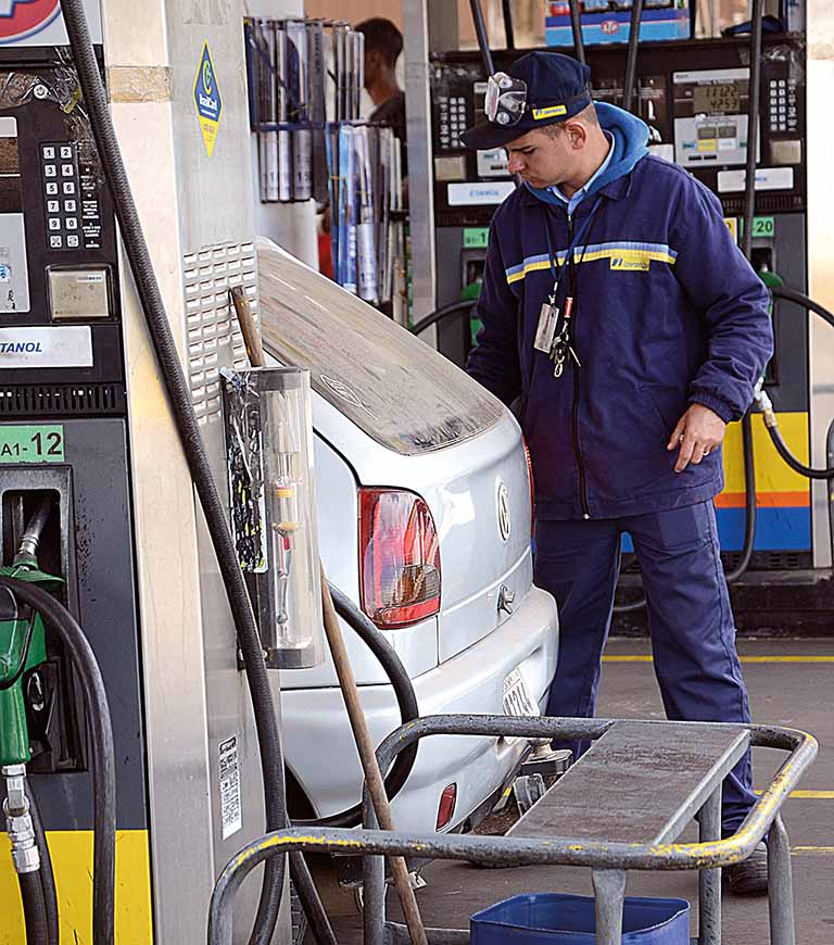 Gasolina e diesel ficam mais caros em refinarias