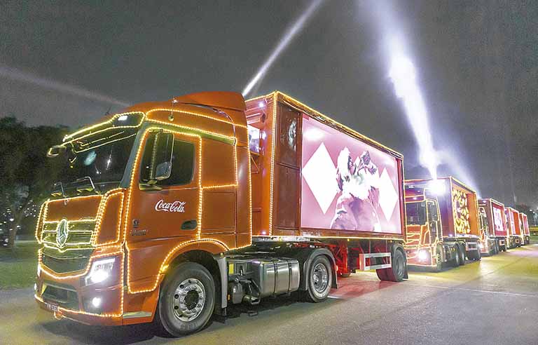 Caravana iluminada da Coca-Cola passa hoje pelas ruas da Capital