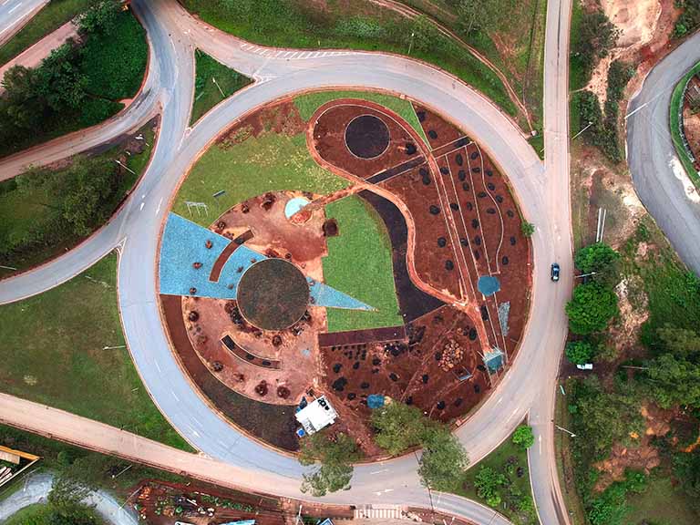 Cedro Mineração recupera terreno baldio e entrega praça em Nova Lima