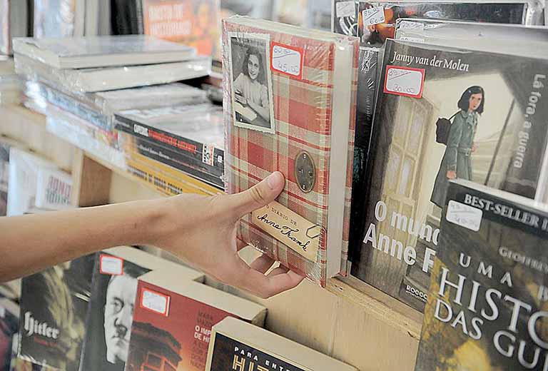 Empresas lançam campanha para atrair leitores para lojas físicas