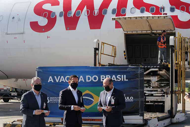 Os desafios logísticos no transporte das vacinas contra a Covid-19