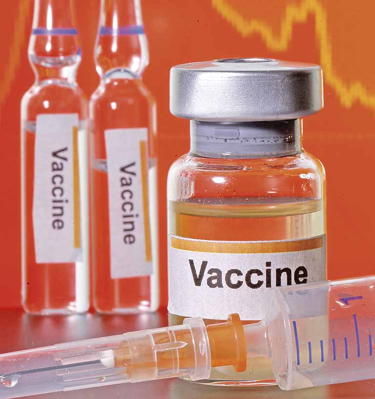 Brasileiro pode ter de assinar termo antes de tomar vacina