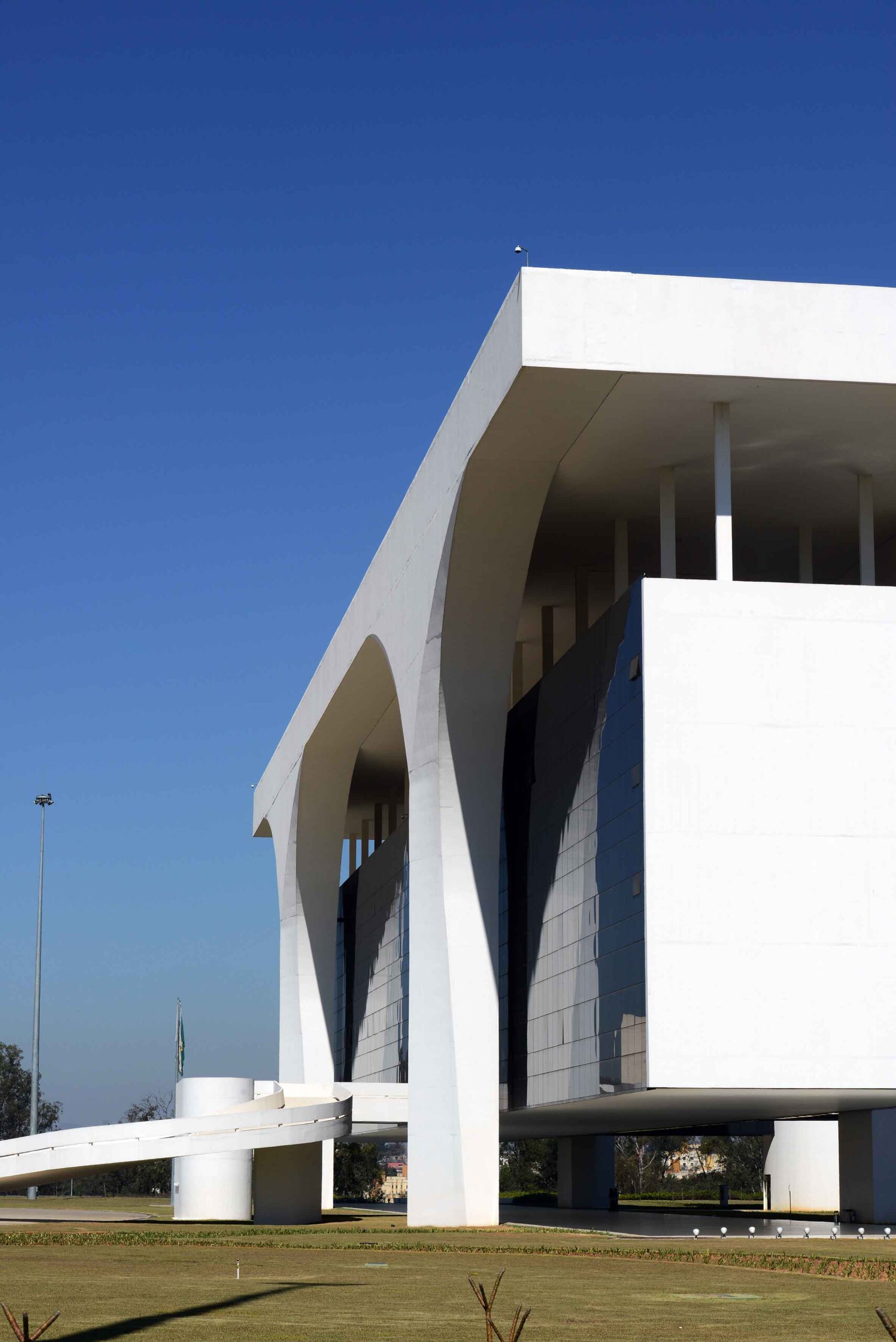 Governo de Minas divulga escala para concluir o pagamento do 13º dos servidores