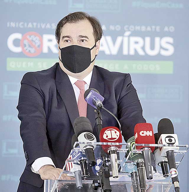 Maia critica interferência de Bolsonaro em eleições