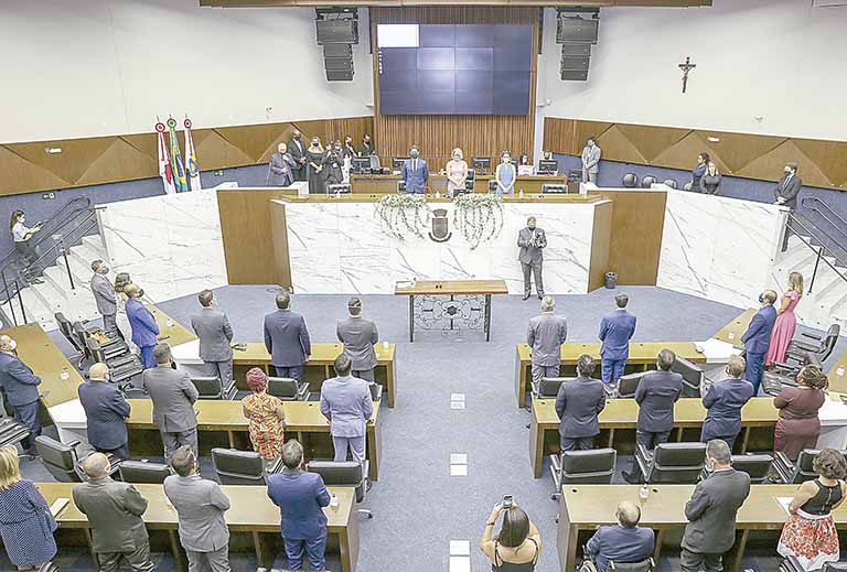 Vereadores de seis partidos formam bloco em BH e regimento pode ser o motivo