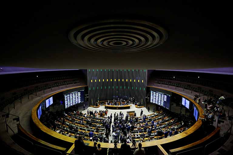 Deputados devem decidir sobre prisão de Daniel Silveira nesta sexta