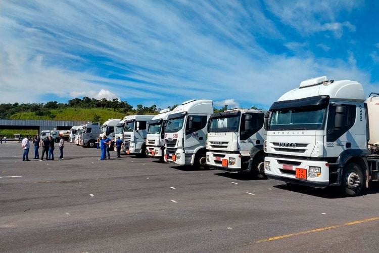 Tanqueiros suspendem greve em Minas Gerais
