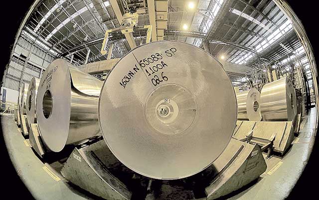 Indústria: produção nacional tem em 2020 maior recuo em 4 anos
