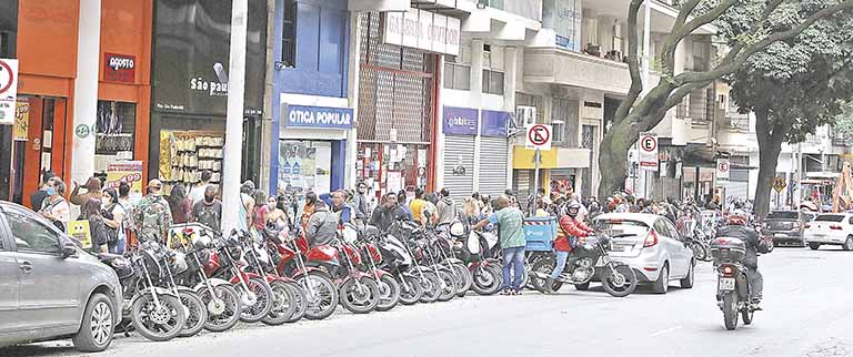 Movimento é tímido na reabertura em BH