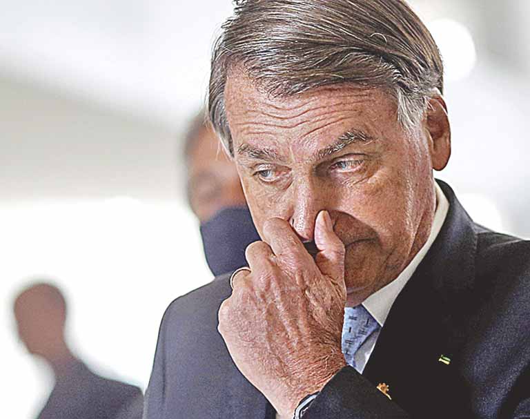 Jair Bolsonaro é vaiado por parlamentares da oposição