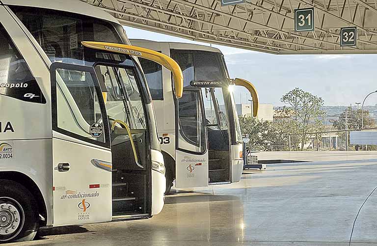Transporte fretado de passageiros gera polêmica em MG