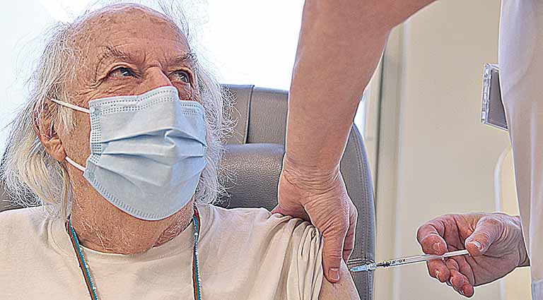 Aplicação de vacinas contra Covid-19 avança em Minas