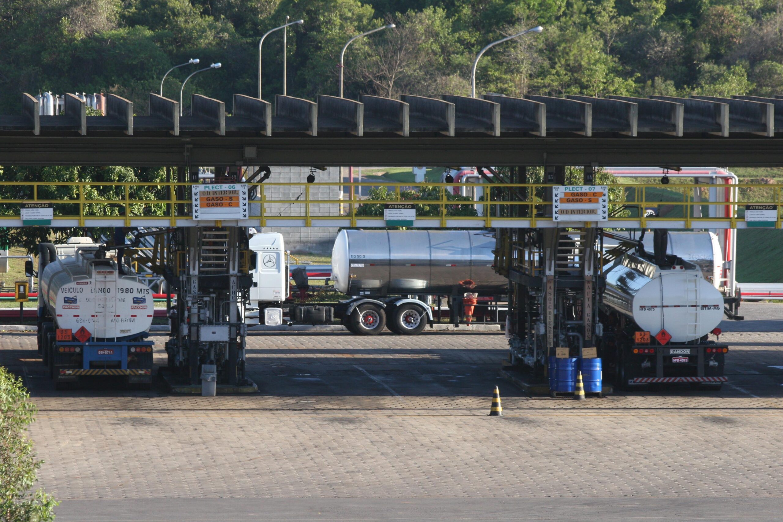 Petroleiros da Regap devem suspender paralisação após reunião com a Petrobras