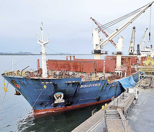 Superávit da balança fica aquém do esperado e atinge US$ 4,3 bilhões