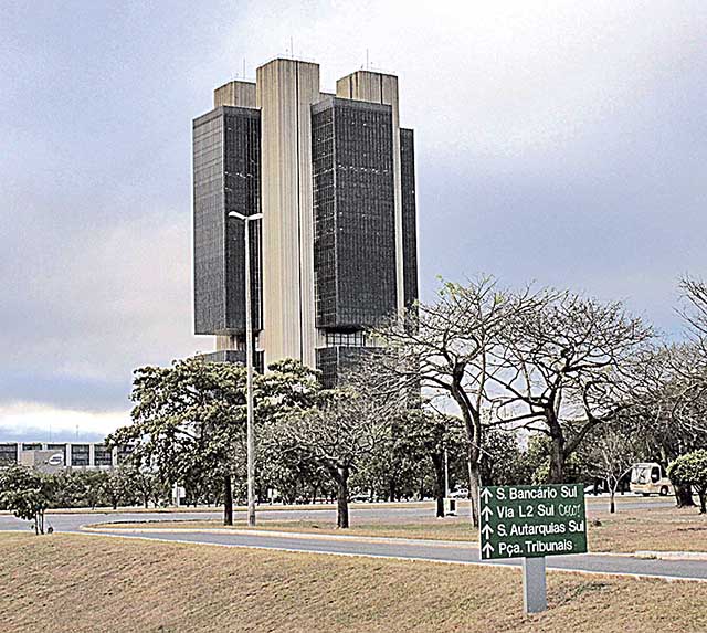 Banco Central surpreende e aumenta taxa de juros em 0,75