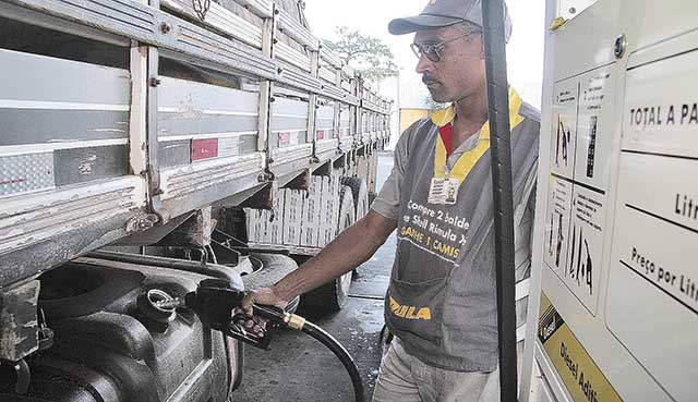 Valor do frete fica estável mesmo com alta do diesel