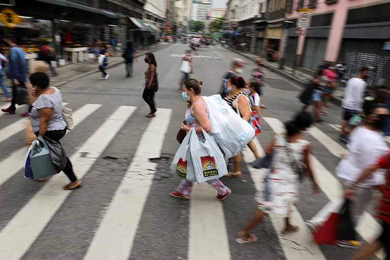 Intenção de consumo das famílias brasileiras avança em junho