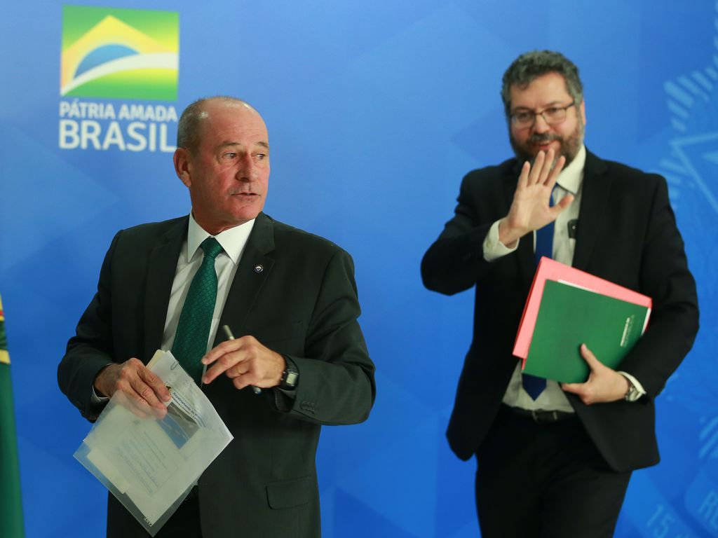 Azevedo e Silva deixa o Ministério da Defesa